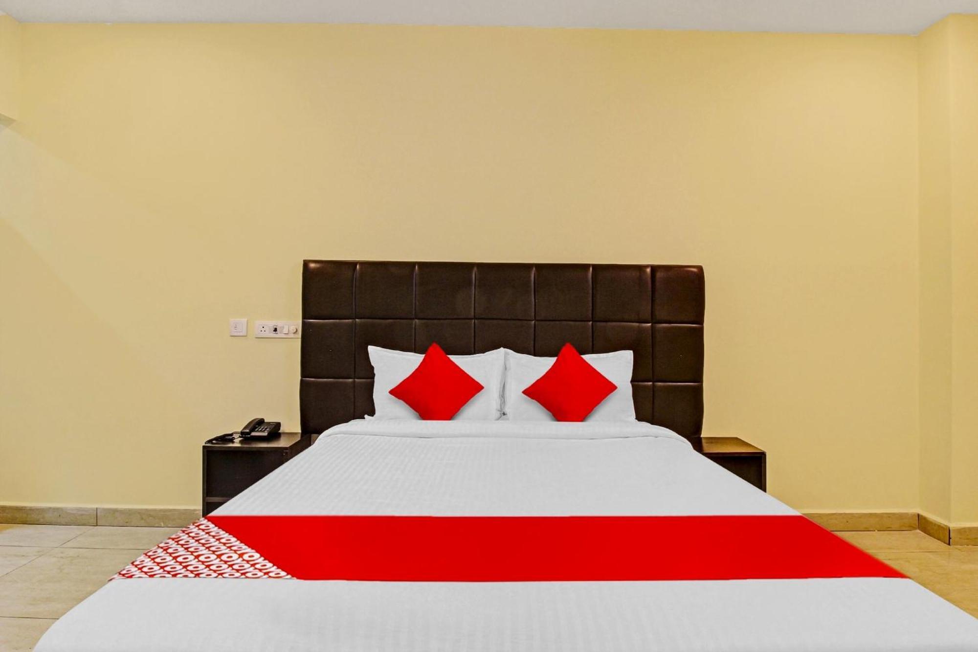 Super Hotel O Lakshmi Royal Inn Warangal Exterior foto